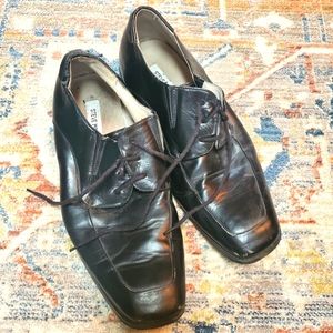 Mens' dress shoes